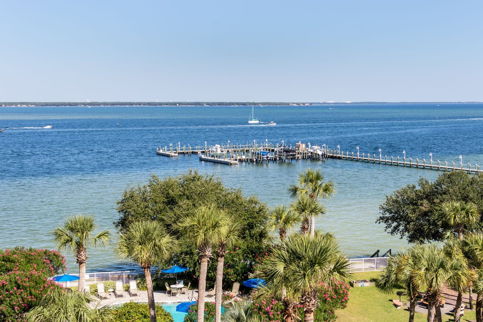 Destin West - Heron 607 photo 3