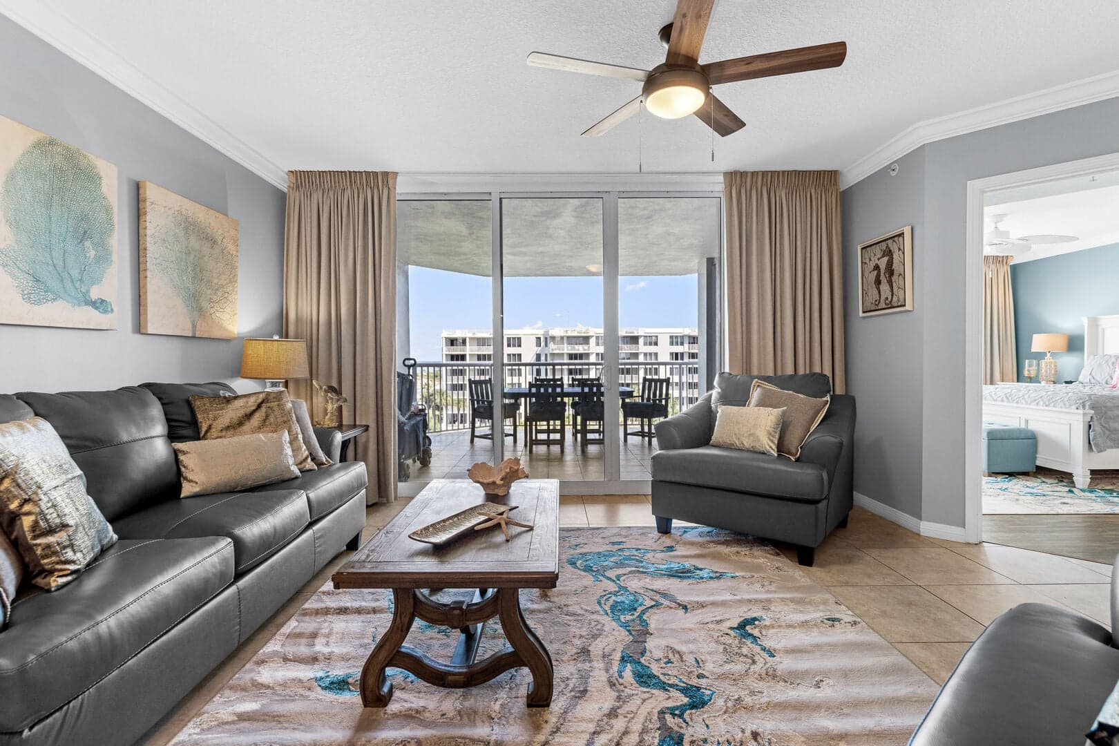 Destin West - Heron 606 photo 2