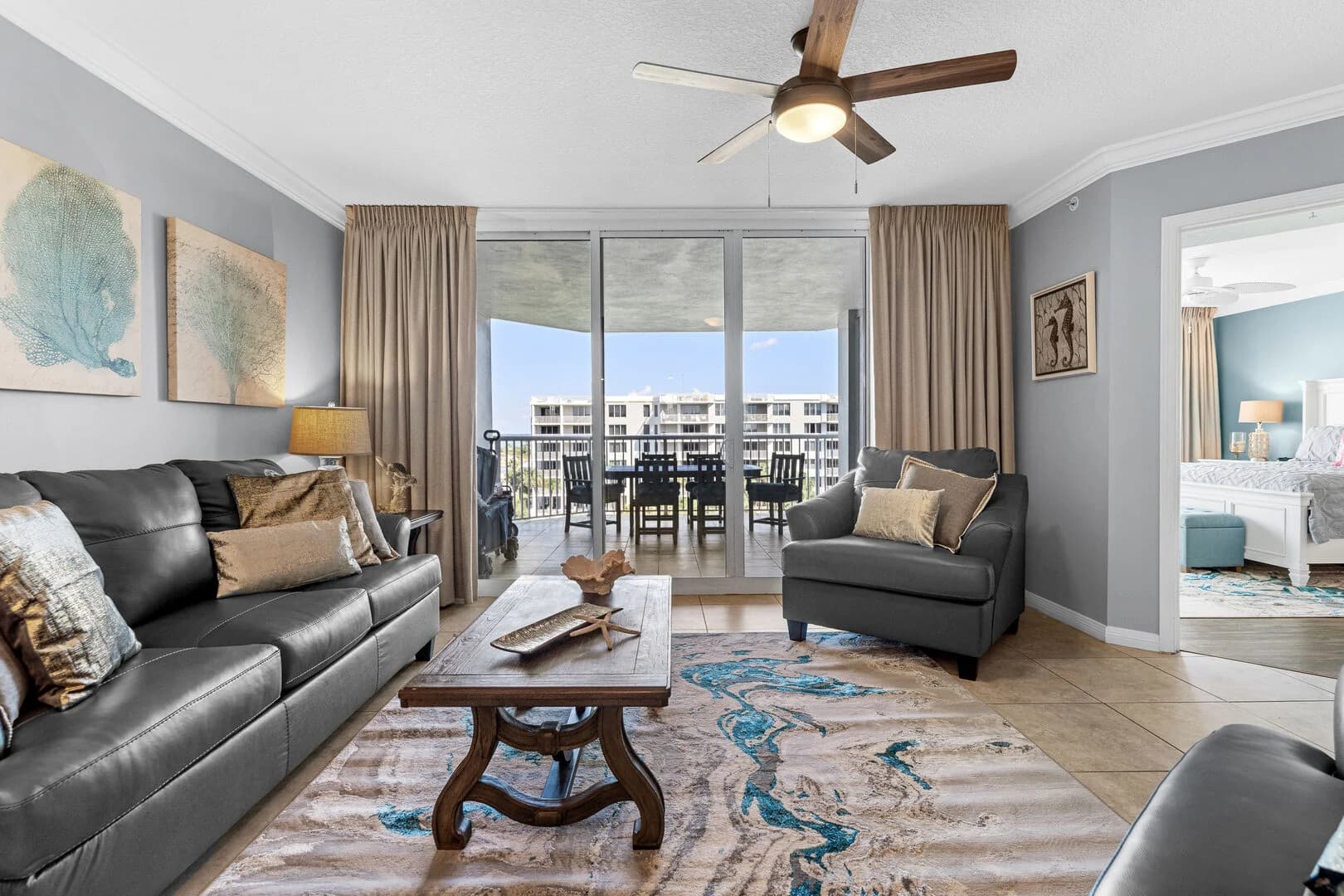 Destin West - Heron 606 photo 2