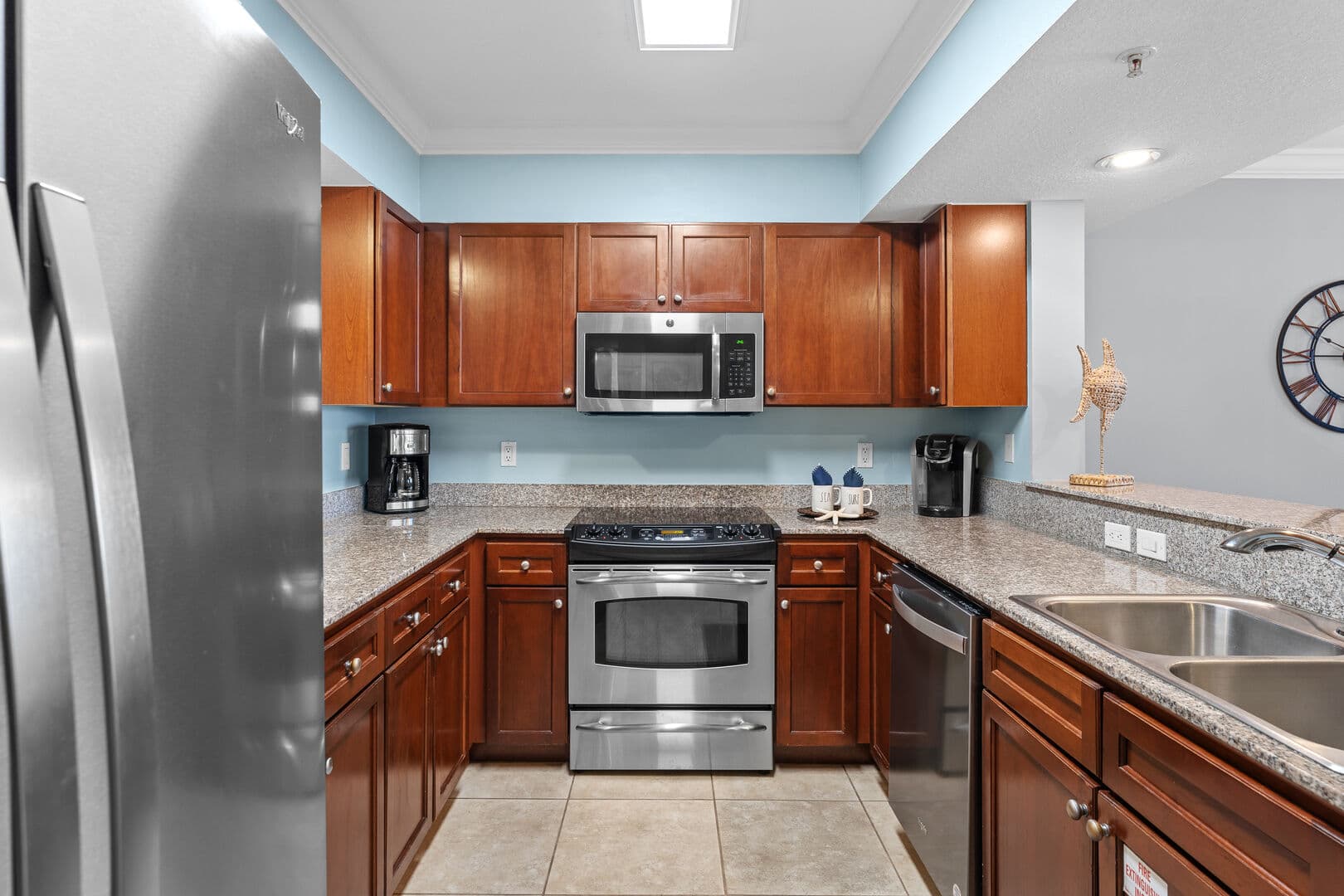 Destin West - Heron 606 photo 5
