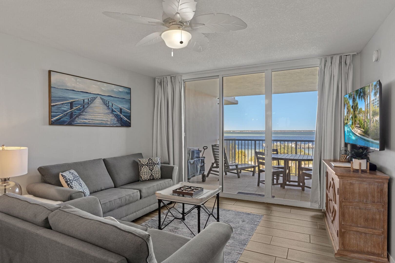 Destin West - Pelican 605 photo 3