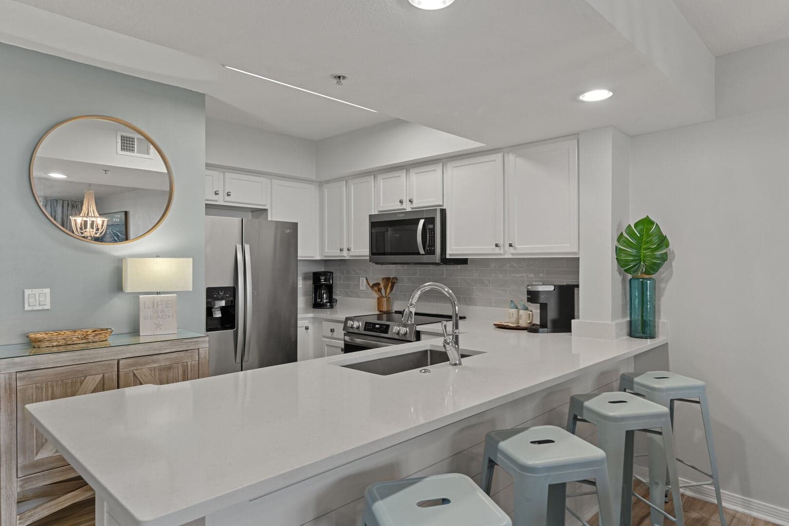 Destin West - Pelican 605 photo 5