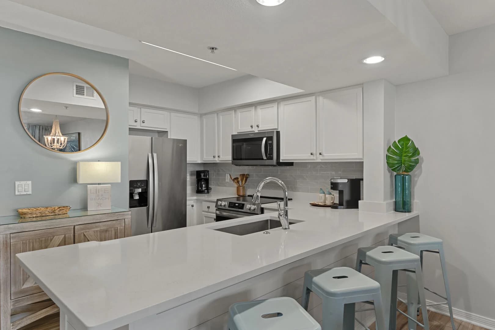 Destin West - Pelican 605 photo 5
