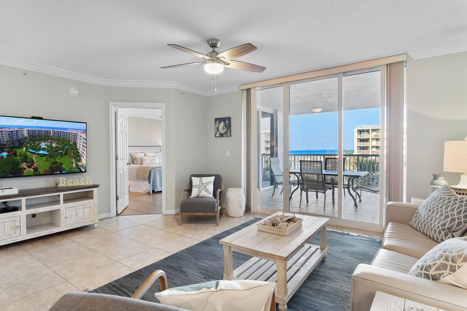 Destin West - Heron 505 photo 3