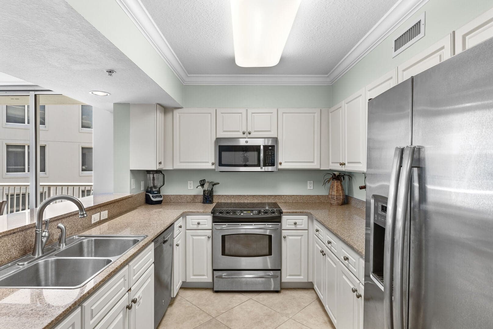 Destin West - Heron 609 photo 4