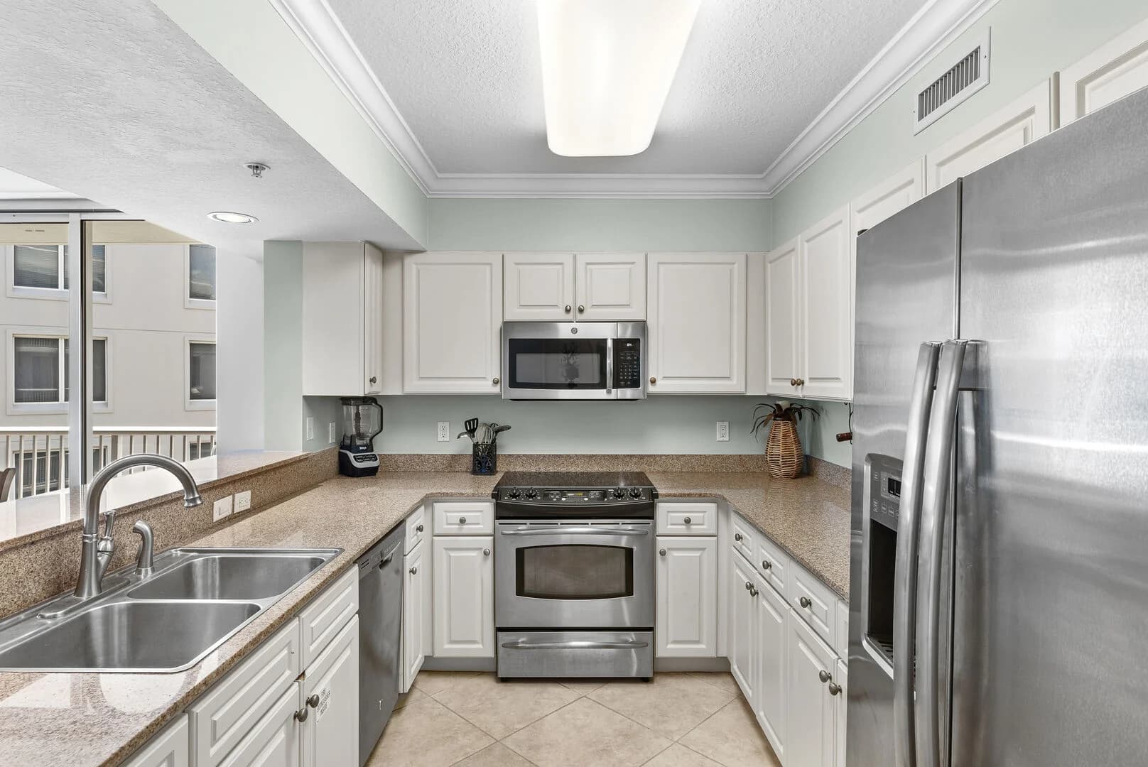 Destin West - Heron 609 photo 4