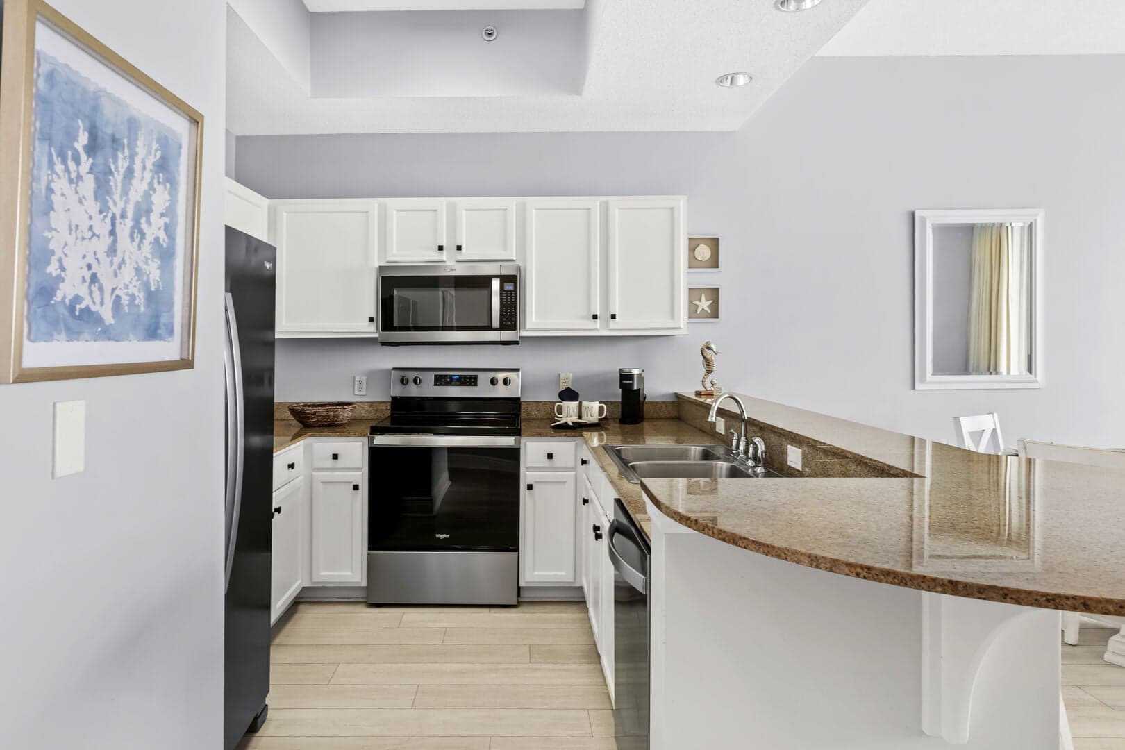 Waters Edge 606 photo 4